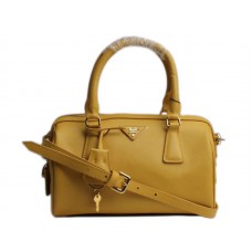 Bolso Prada mediano con asa superior de piel de becerro Saffiano en amarillo