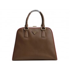 Bolso Prada Saffiano con asa superior enmarcada, color café