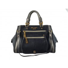 Bolso Prada de piel de becerro con asa superior, color negro