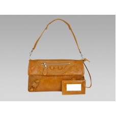 Sobre gigante Balenciaga en piel color camel