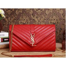 Bolso satchel mediano con monograma de YSL en piel acolchada con textura de polvo rojo granulado