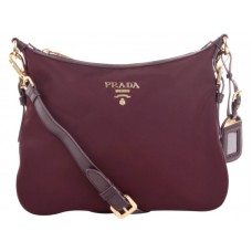 Bolso bandolera Prada Tessuto de nailon con ribete de piel en color burdeos