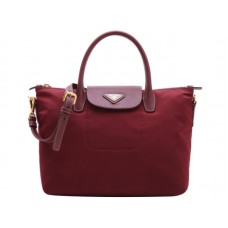 Bolso Prada Tessuto de nailon con ribete de piel en color burdeos