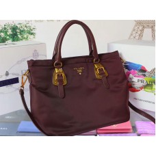 Bolso Prada Tessuto de nailon y piel de becerro suave en color burdeos