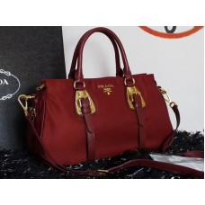 Bolso Prada Tessuto de nailon y piel de becerro suave con asa superior en color burdeos