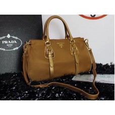 Bolso Prada Tessuto de nailon y piel de becerro suave con asa superior en color camello