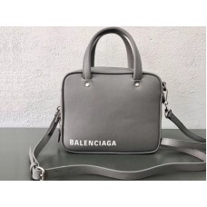 Bolso Balenciaga Triangle Square XS gris 513995c8k021001
