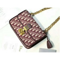 Bolso Dior Dioraddict Flap de lona con herrajes dorados en color burdeos d1006941