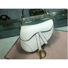 Bolso Dior Mini Saddle de piel de becerro con herrajes dorados, blanco m0447s3