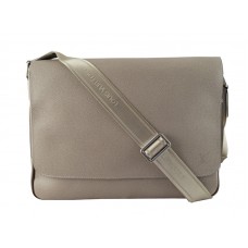 Louis Vuitton Taiga Cuero Sasha Polaire