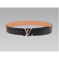 Cinturón Louis Vuitton de piel negra con iniciales y hebilla plateada