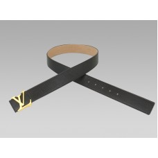 Cinturón de piel marrón con iniciales de Louis Vuitton y hebilla dorada