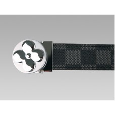 Cinturón Louis Vuitton Damier Graphite con hebilla plateada con flor redonda