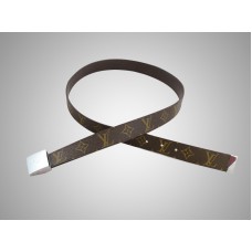 Cinturón plateado con corte de monograma de Louis Vuitton