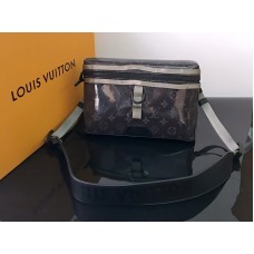 Bolso bandolera Louis Vuitton Monogram Eclipse Glaze Discovery PM m52218